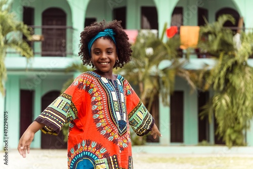 Fotografie, Obraz Portrait of a indigenous little black girl wearing traditional clothing