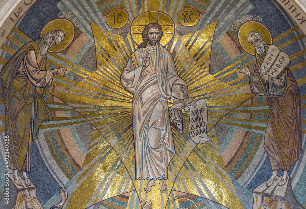 Obraz premium Mosaic icon of the Transfiguration of the Lord on the apse of the church