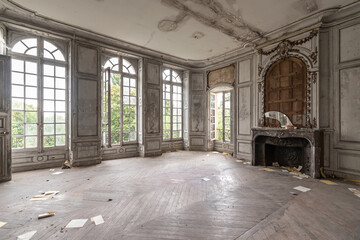 Wandcirkels Oude verlaten gebouwen Vervallen kasteelzaal met gebroken spiegel  © Tim Berghman