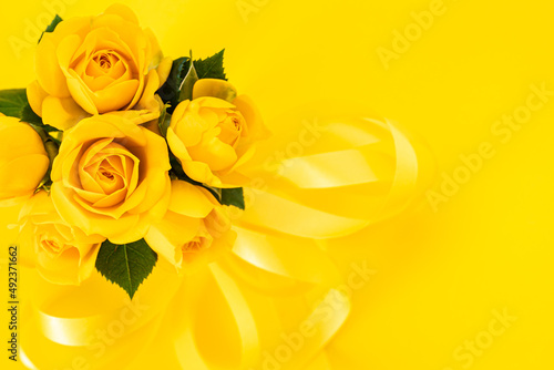 黄色　花　バラ　ブーケ　父の日の花束　背景