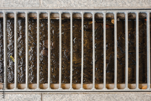 Steel grating on trapped drainage gutter