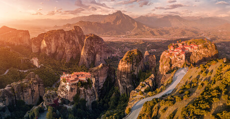 Wandcirkels Bruin Meteora kloosters in herfst Griekenland  © EdNurg