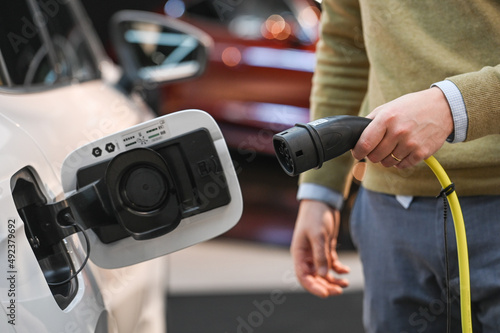 auto voiture electrique recharge borne rechargement batterie autonomie charge prise electricité photo