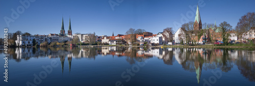 Lübeck Panorama Südost wolkenlos © Carl-Jürgen Bautsch