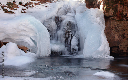 Fototapeta Naklejka Na Ścianę i Meble -  Zimowe wodospady