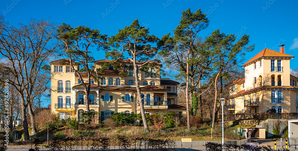 Mediterranes Wohnhaus mit Ferienwohnungen in Baabe auf der Insel Rügen