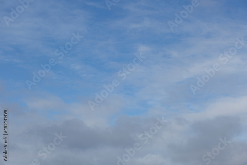 Fototapeta Naklejka Na Ścianę i Meble -  Blue sky background. Intermittent clouds.sky backgrounds for the screensaver.