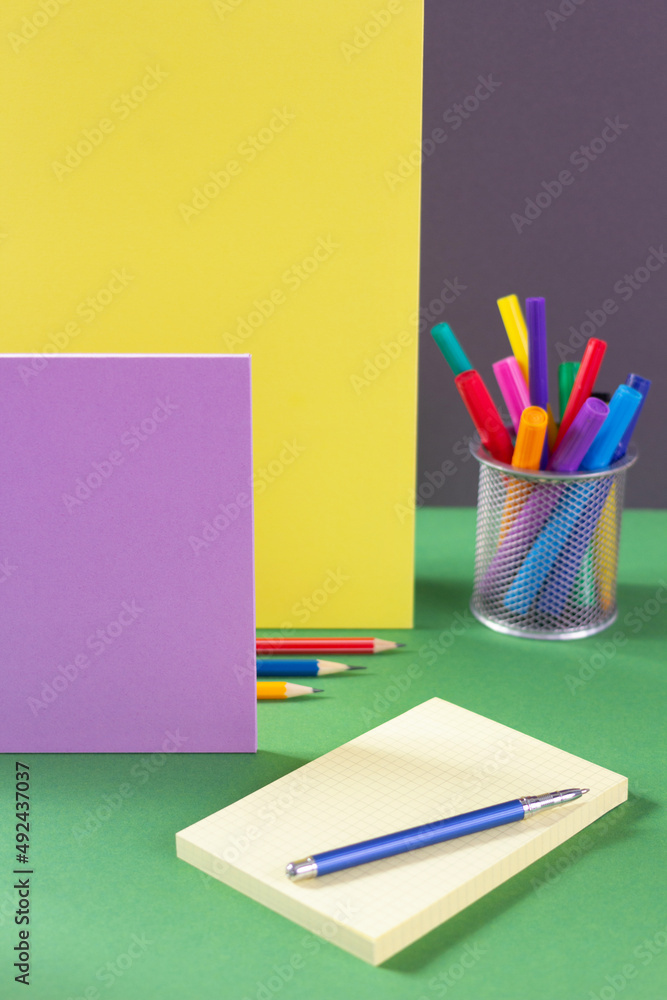 Fototapeta premium Memory paper and school supplies on table. Back to school concept