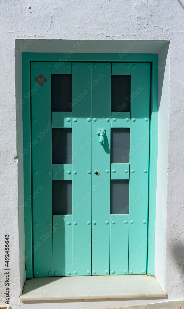 Fototapeta premium PUERTA VERDE EN UN PUEBLO DE ANDALUCIA