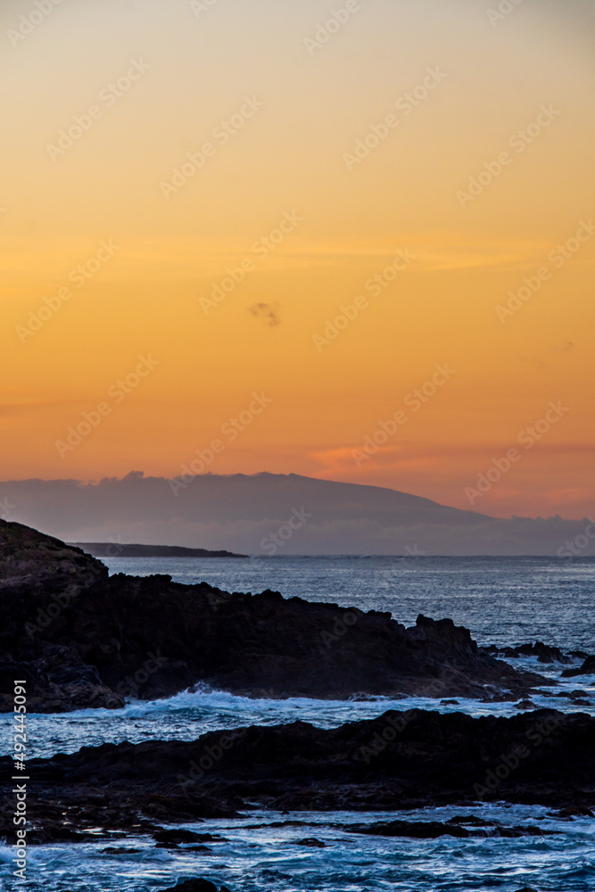 Obraz premium Atardecer en la costa de la isla de Tenerife