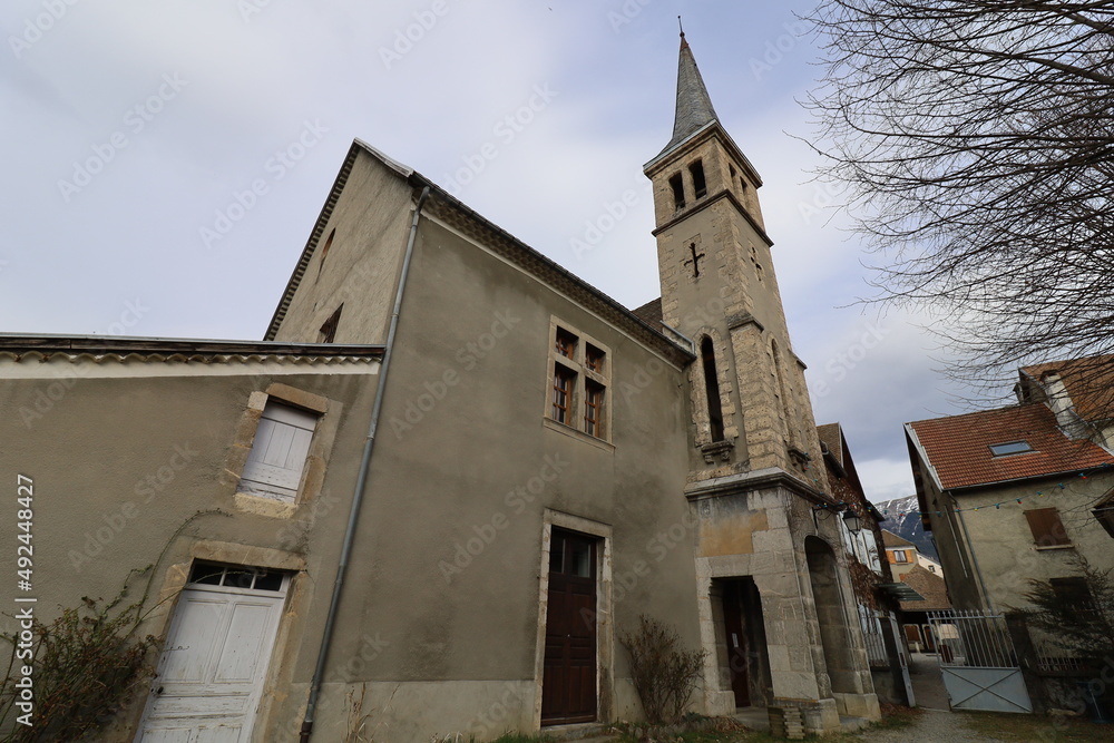 Temple protestant, vu de l'extérieur, village de Mens, département de l'Isère, France Temple protestant, vu de l'extérieur, village de Mens, département de l'Isère, France