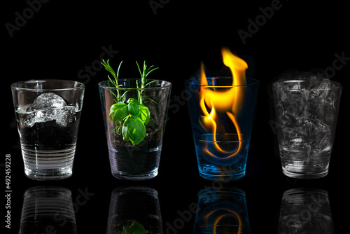 Vier Elemente im Glas