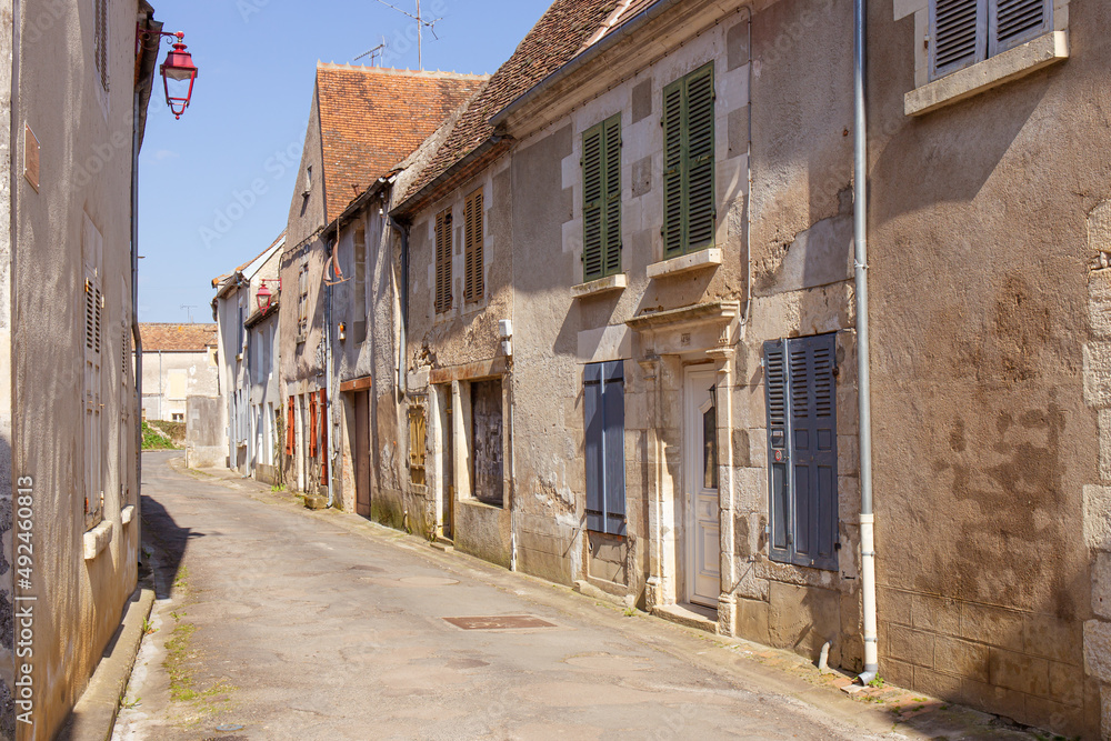 Sancerre. Ménétrol-sous-Sancerre. Rues étroites et anciennes du village pittoresque sur la Loire.