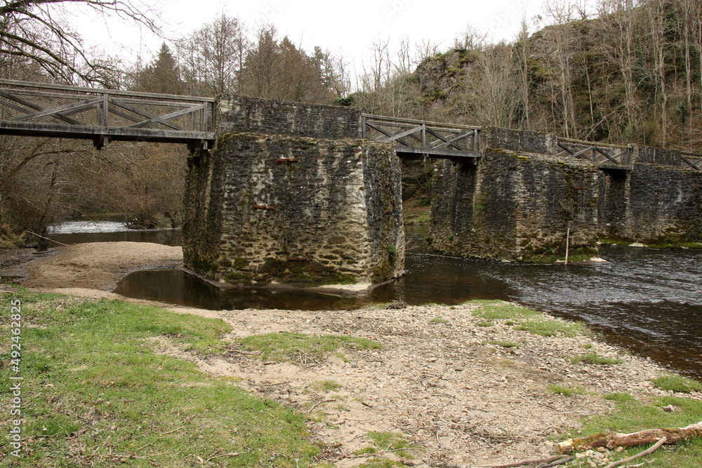 A stone and wooden bridge at Fresselines in Creuse.