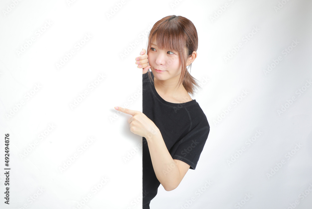 ボードから覗く女性 ボードから覗く女性