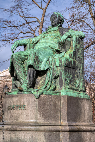 Goethedenkmal im Wiener Hofgarten photo