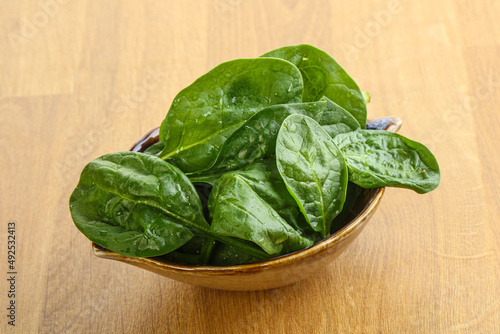 Fresh green spinach leaves in the bowl