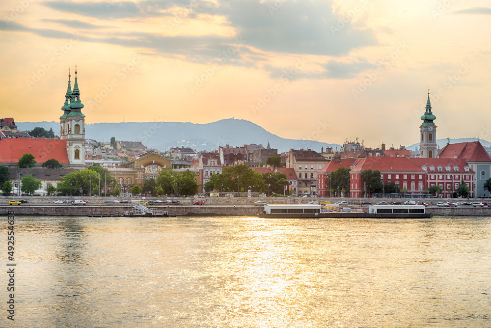 Fototapeta premium Budapest riverfront view featuring Batthyány square. 