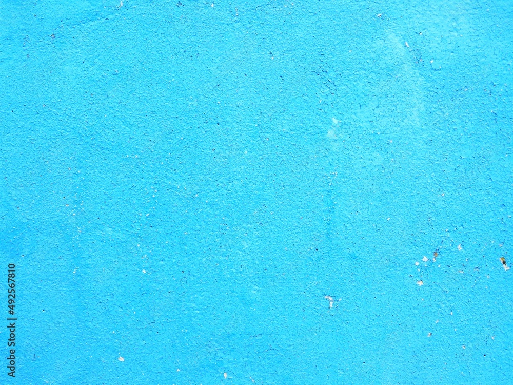 Obraz premium détail d'un paysage urbain, mur en béton couvert de peinture bleue