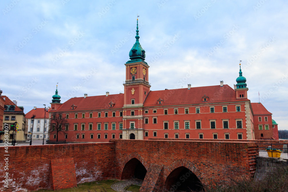 Fototapeta premium Royal Castle in Castle Square in Warsaw, Poland