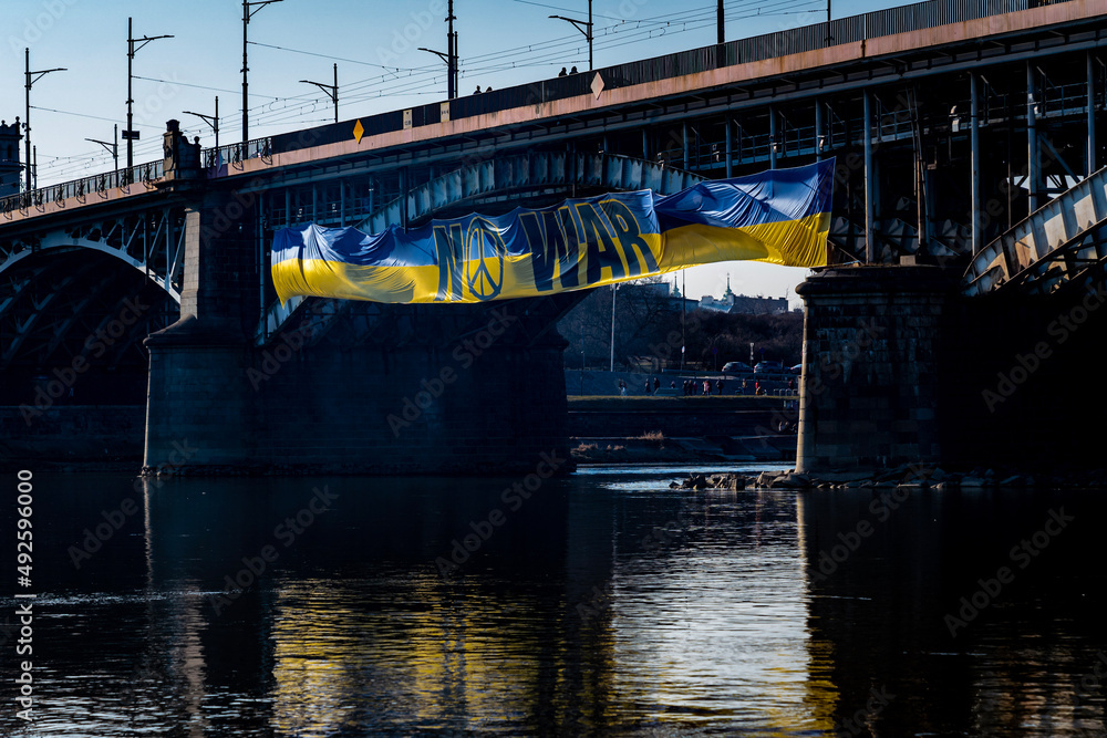 bridge over the river thames