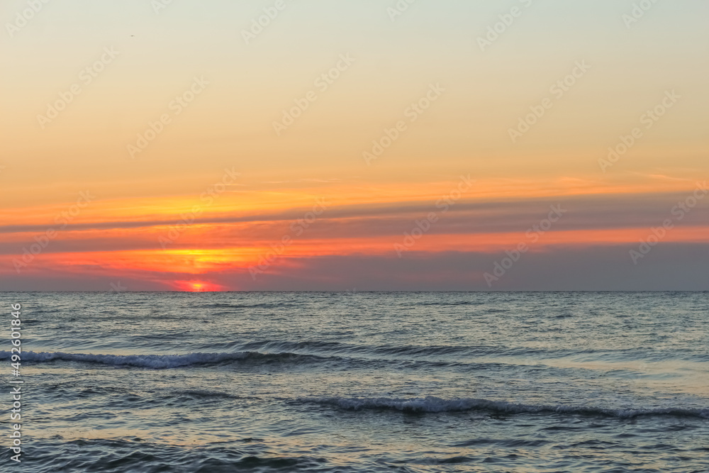Obraz premium dawn over the sea