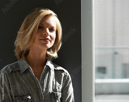 Schilderij op canvas Pensive afternoon. Portrait of an attractive young woman.