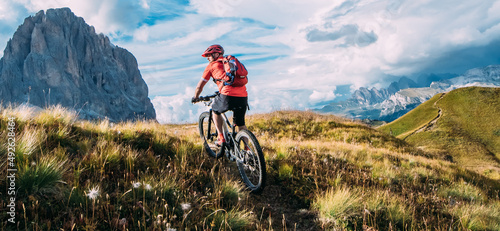 Canvastavla Rower górski, wyprawa rowerem elektrycznym w górach, Dolomitach
