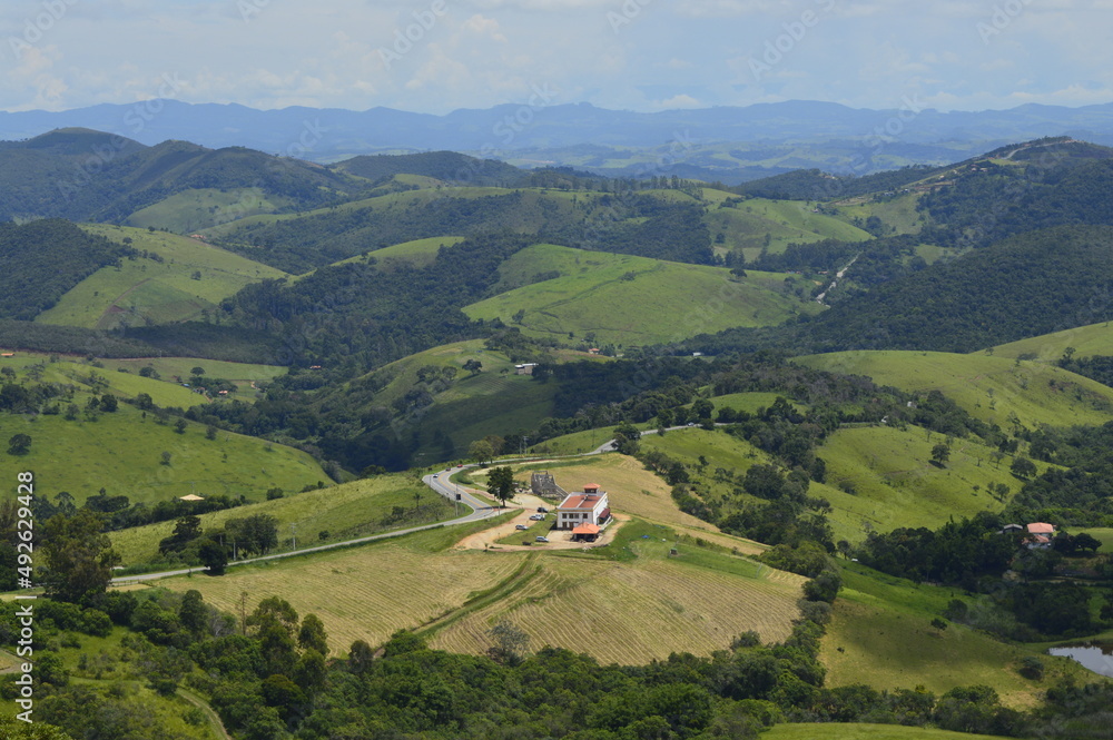 Fazendas nas montanhas de Cunha