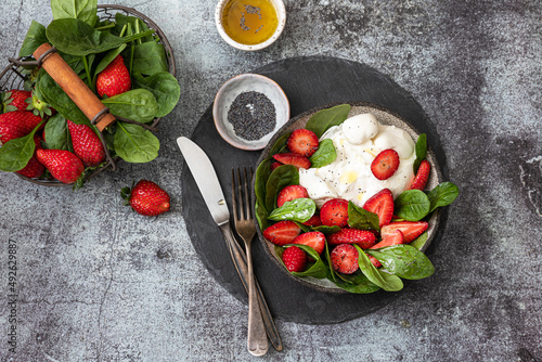 Salad with strawberries, spinach and burrata cheese