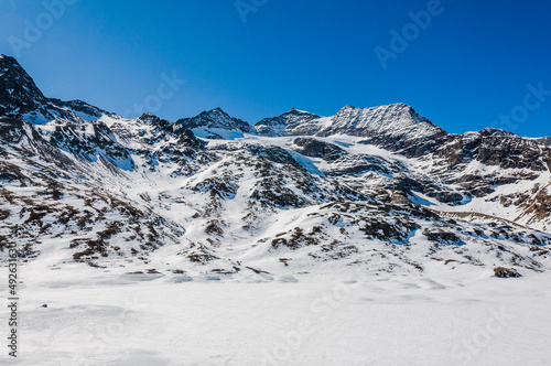 Bernina, Lago Bianco, Cambrena, Gletscher, Alpen, Graubünden, Winter, Schneedecke, Berninaexpress, Berninapass, Zugfahrt, Wintersport, Eis, Stausee, Schweiz