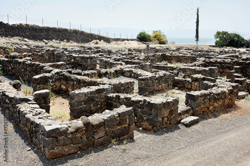 Fényképezés Wall, street and houses - ruins of the Roman-period town Capernaum