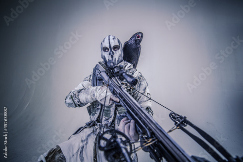 Foto fighter with a crossbow and a raven, Apocalypse