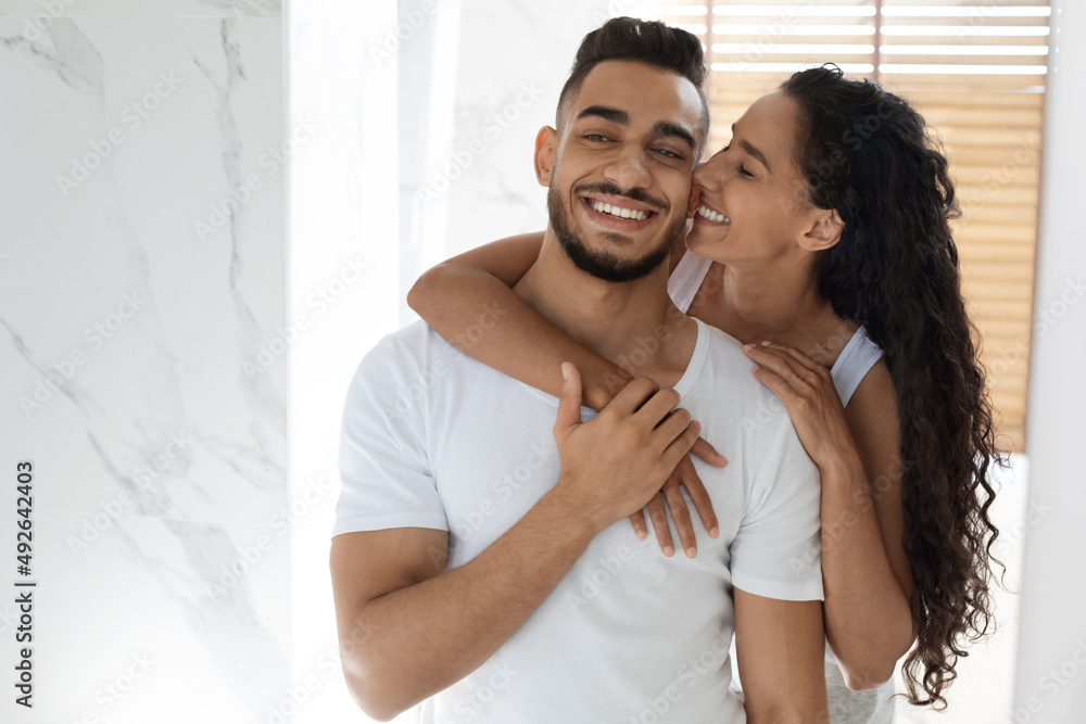 Fototapeta premium Happy Couple In Bathroom Having Fun Together While Getting Ready In Morning