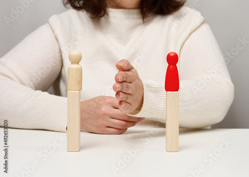 Valokuva two wooden figurines of a man stand opposite each other, concept of reconciliati