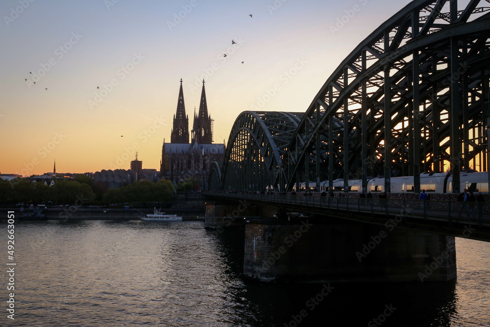 Fototapeta premium The The Hohenzollern Bridge and Cologne Cathedral in the city of Cologne, Germany