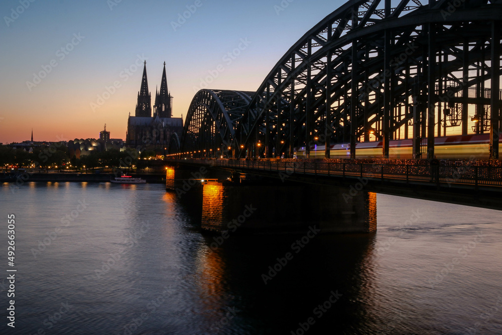 Fototapeta premium The The Hohenzollern Bridge and Cologne Cathedral in the city of Cologne, Germany