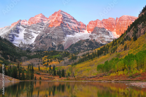 Sunrise on Maroon Bells and Maroon Lake, White River National Forest, Aspen, Colorado, USA