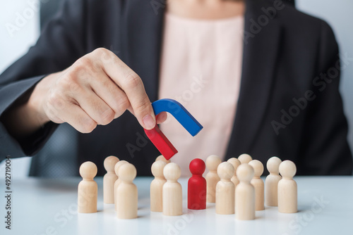Canvastavla Business woman hand holding magnet and pulling man wooden figure from the crowd employee