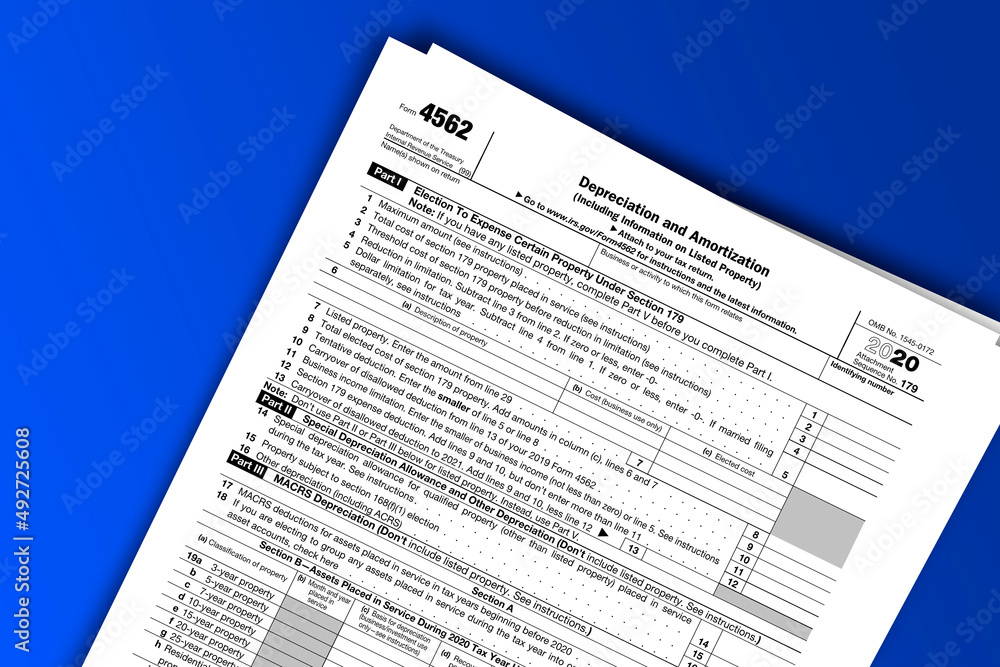 Obraz premium Form 4562 documentation published IRS USA 12.17.2020. American tax document on colored