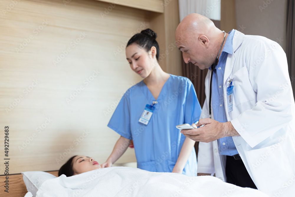 Doctors and medical students examining sick people Doctors and medical students examining sick people