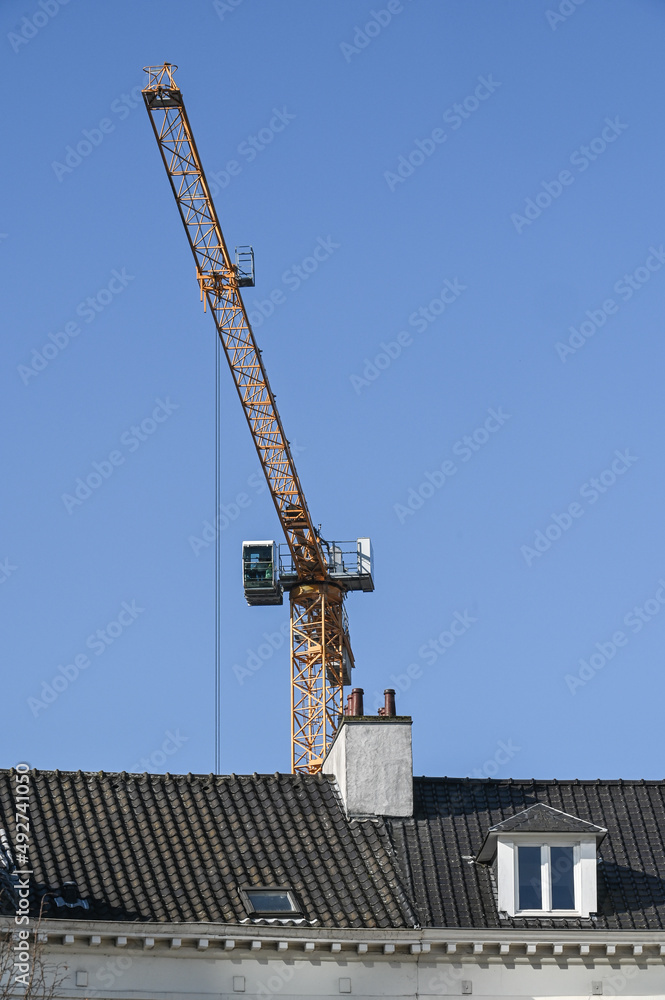 Fototapeta premium Belgique Bruxelles immobilier batiment architecture renovation chantier logement grue Place des Barricades
