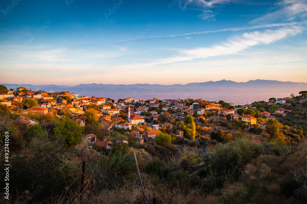 Obraz premium sunset in the mountains and village
