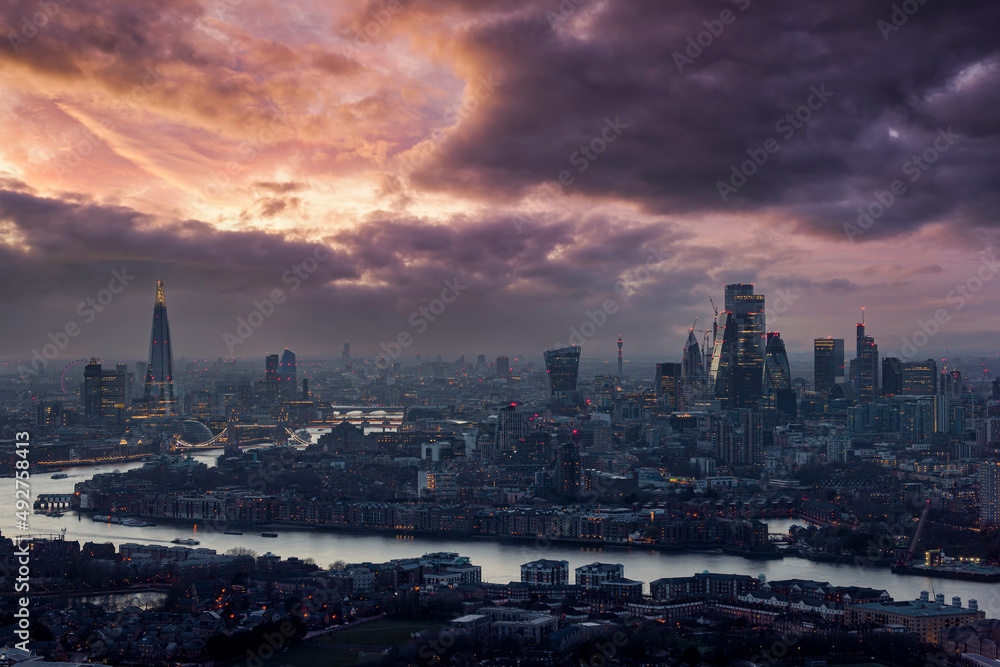Fototapeta premium Wide panorama of the illuminated London city skyline during dusk, England