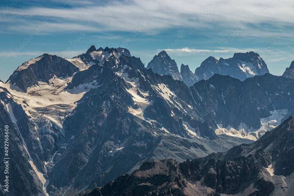 Obraz premium Paysage du Massif des Ecrins , zoom sur L' Ailefroide et le Pelvoux , en été , Hautes-Alpes , France
