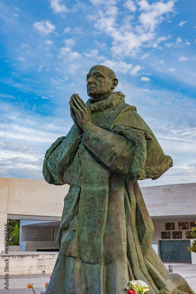 Fototapeta premium Statue of Pope Paul VI at the Sanctuary of Fatima, Portugal