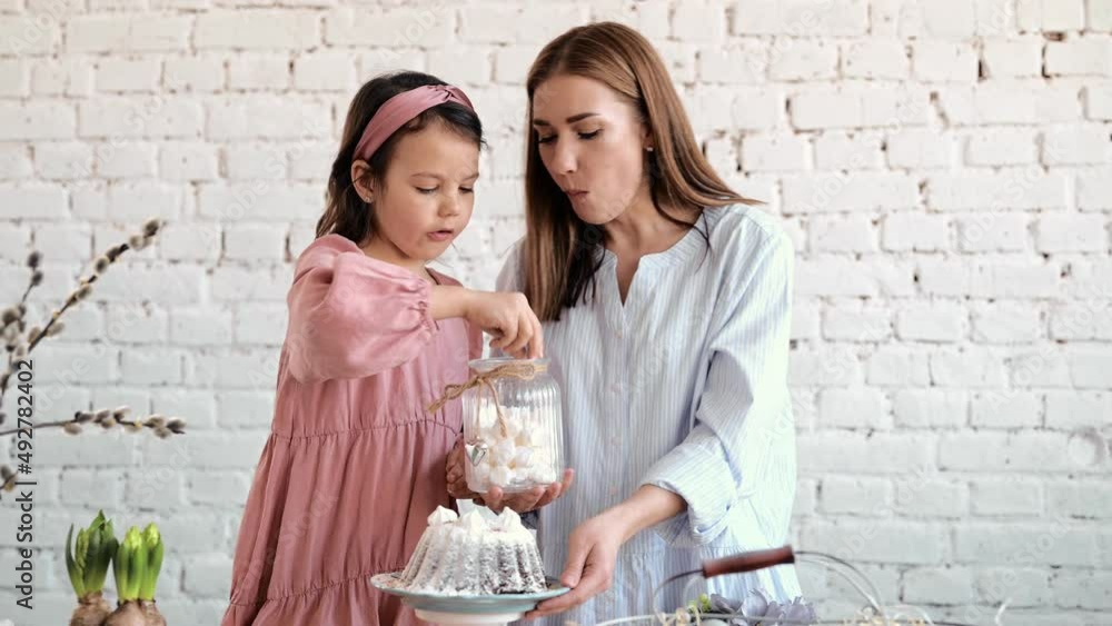 The girls' hands are sitting on the ester. The mouth of the festival is Esther Brad Into Pieces. The girl decorates Esther Brad. The girls' hands are sitting on the ester. The mouth of the festival is Esther Brad Into Pieces. The girl decorates Esther Brad.