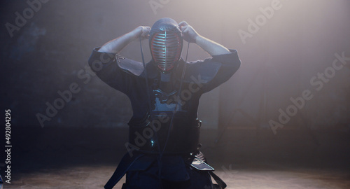 Foto kendo. fighter getting ready for a fight