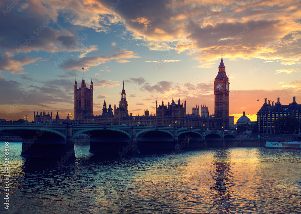 Fototapeta premium Houses of Parliament at Evening ।।