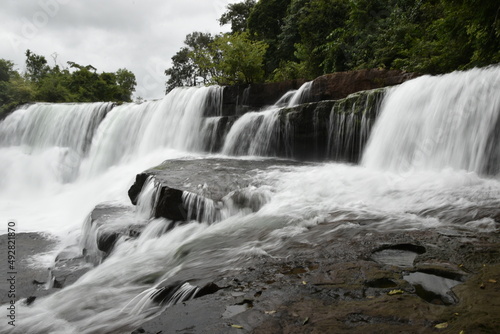 l'eau des cascades de la Guinée 